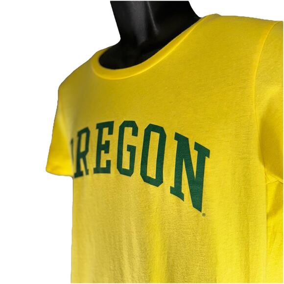 Camp David University Oregon Ducks Men’s 2XL Yellow Green Shirt Spelled Out - Picture 2 of 6